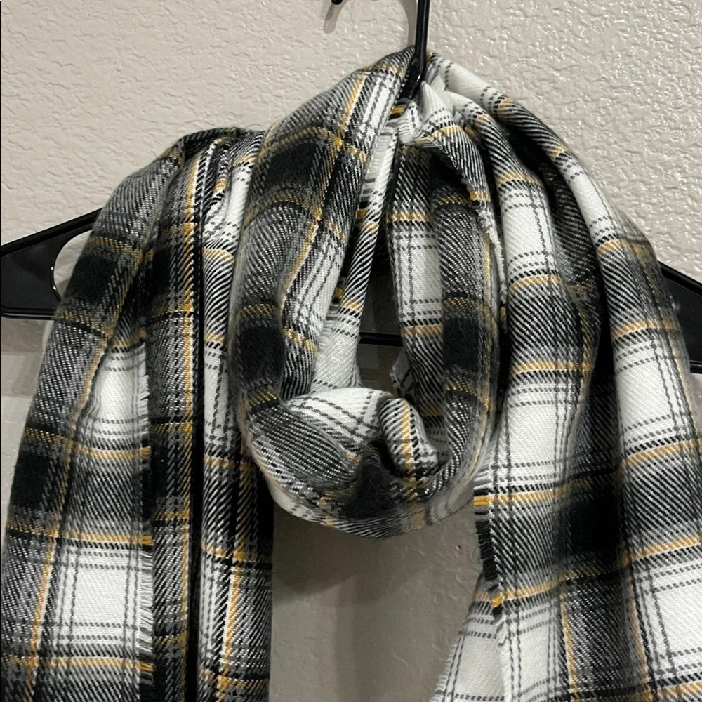 GAP Mens Black White Plaid Cozy Comfy Scarf  One Size Fringe Hem Outdoors